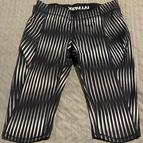 IVY PARK Pants - Ivy park workout leggings women’s size large NWOT black/gray‎